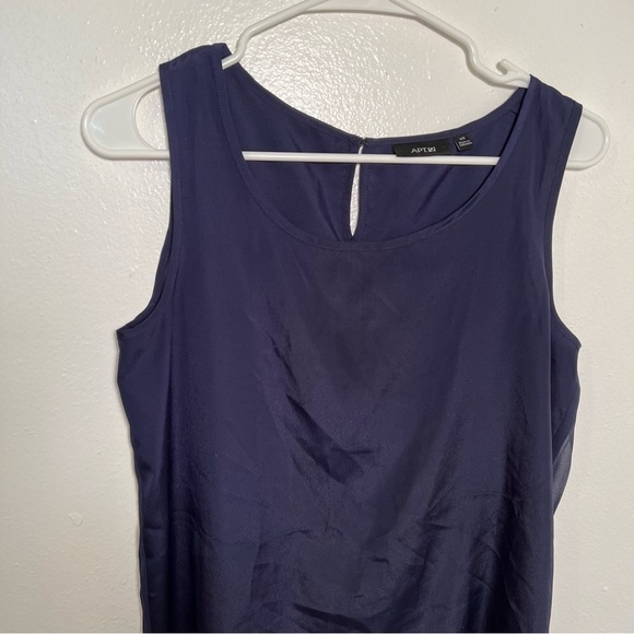 Apt. 9 Sleeveless Blouse Scoop Neck Navy Blue Pleated Back - Picture 2 of 9